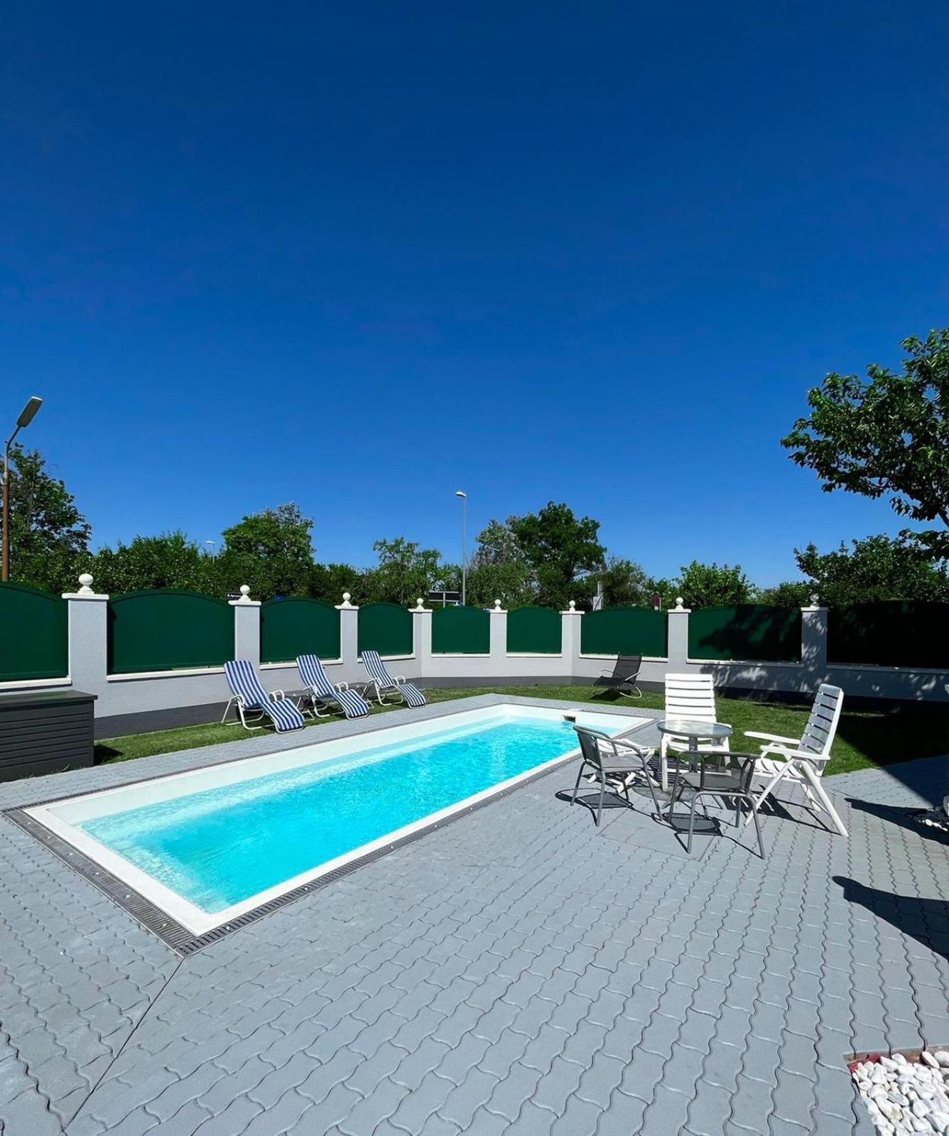 Luxurioeses Apartment Mit Pool เวียนนา ภายนอก รูปภาพ