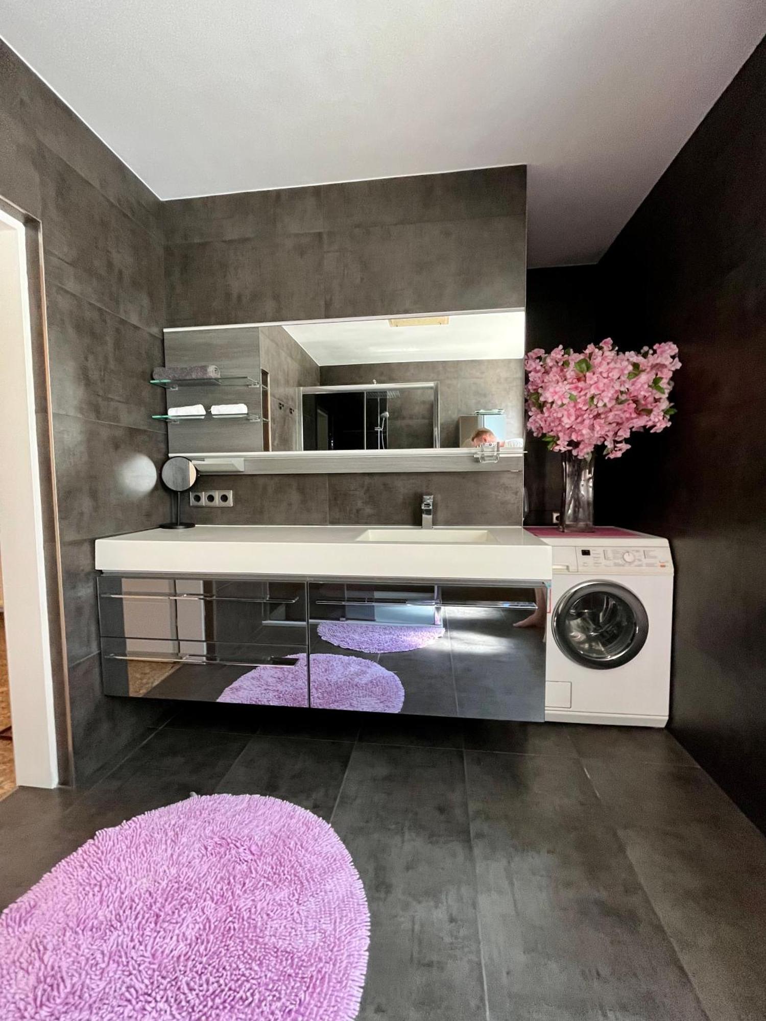 Luxurioeses Apartment Mit Pool เวียนนา ภายนอก รูปภาพ