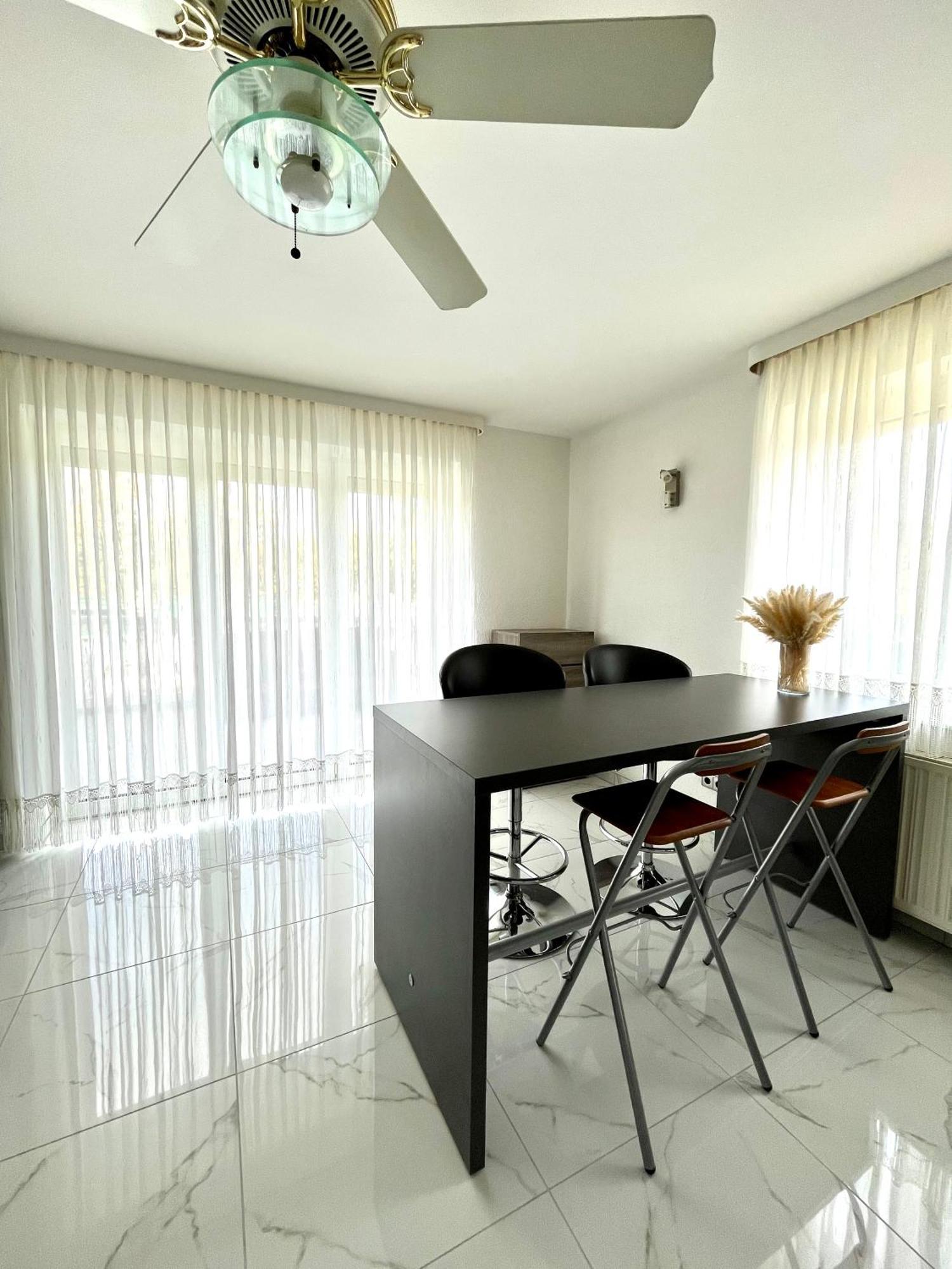 Luxurioeses Apartment Mit Pool เวียนนา ภายนอก รูปภาพ